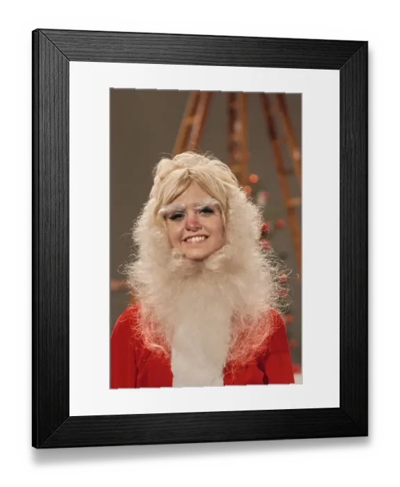 Framed Print : Goldie Hawn in Rowan & Martin's Laugh-In Framed Print : Goldie Hawn in Rowan & Martin's Laugh-In