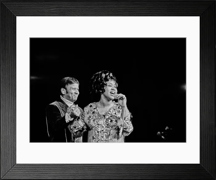 Framed Print : Aretha Franklin with The Sweet Inspirations, Live at The Philharmonic Hall Framed Print : Aretha Franklin with The Sweet Inspirations, Live at The Philharmonic Hall