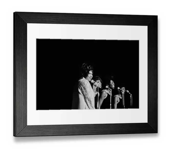 Framed Print : Aretha Franklin with The Sweet Inspirations, Live at The Philharmonic Hall Framed Print : Aretha Franklin with The Sweet Inspirations, Live at The Philharmonic Hall