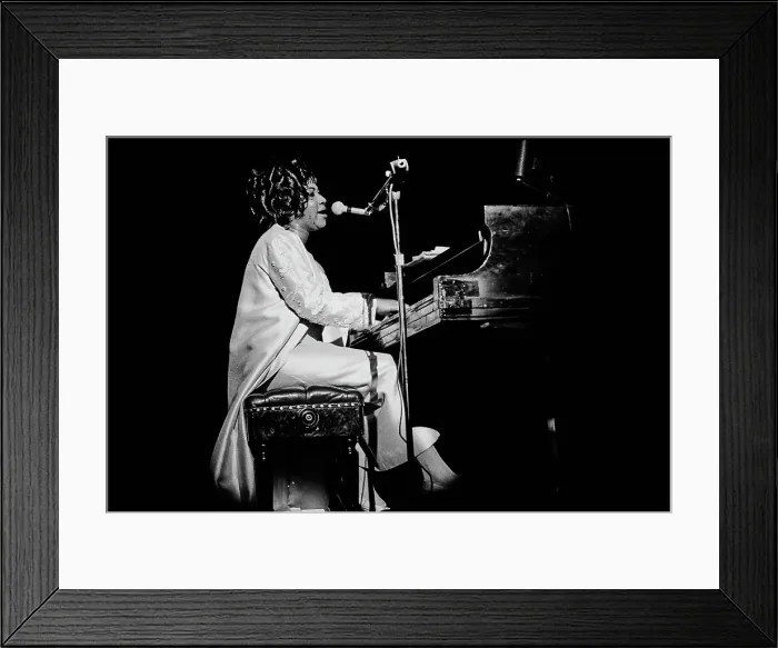 Framed Print : Aretha Franklin with The Sweet Inspirations, Live at The Philharmonic Hall Framed Print : Aretha Franklin with The Sweet Inspirations, Live at The Philharmonic Hall