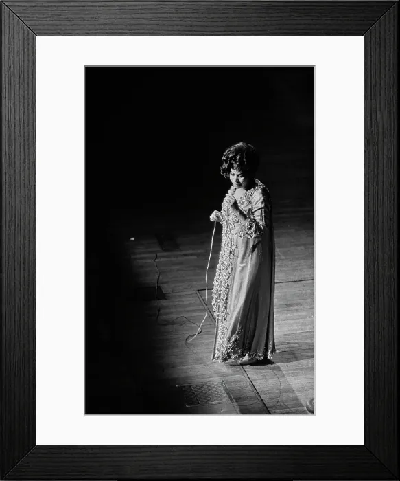 Framed Print : Aretha Franklin with The Sweet Inspirations, Live at The Philharmonic Hall Framed Print : Aretha Franklin with The Sweet Inspirations, Live at The Philharmonic Hall