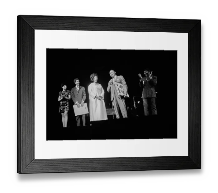 Framed Print : Aretha Franklin with The Sweet Inspirations, Live at The Philharmonic Hall Framed Print : Aretha Franklin with The Sweet Inspirations, Live at The Philharmonic Hall