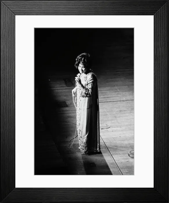 Framed Print : Aretha Franklin with The Sweet Inspirations, Live at The Philharmonic Hall Framed Print : Aretha Franklin with The Sweet Inspirations, Live at The Philharmonic Hall