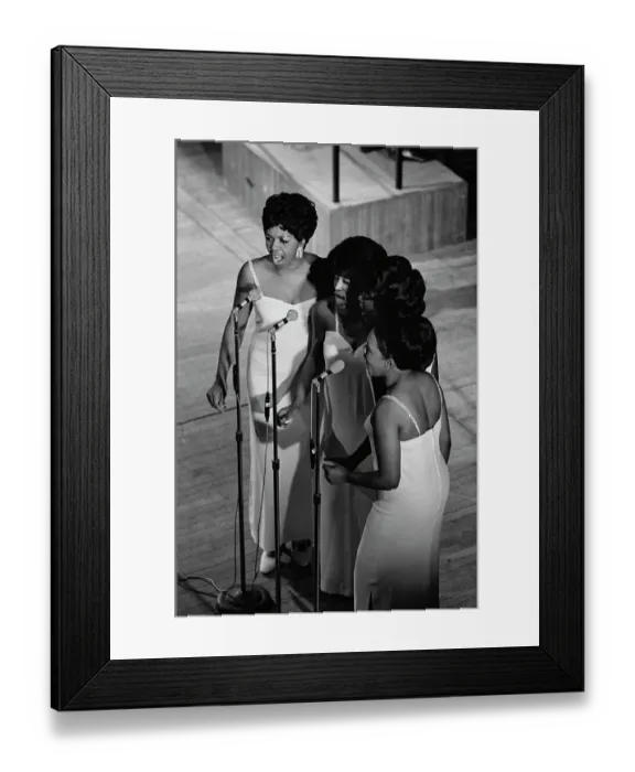 Framed Print : Aretha Franklin with The Sweet Inspirations, Live at The Philharmonic Hall Framed Print : Aretha Franklin with The Sweet Inspirations, Live at The Philharmonic Hall