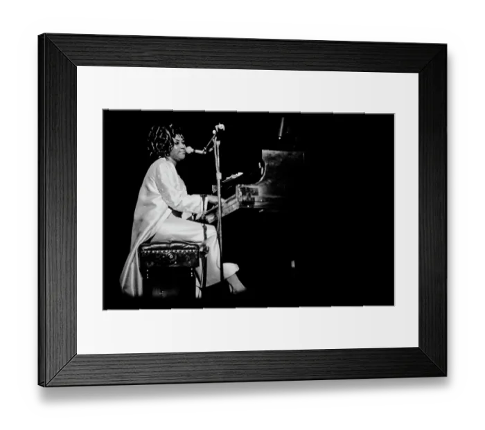 Framed Print : Aretha Franklin with The Sweet Inspirations, Live at The Philharmonic Hall Framed Print : Aretha Franklin with The Sweet Inspirations, Live at The Philharmonic Hall