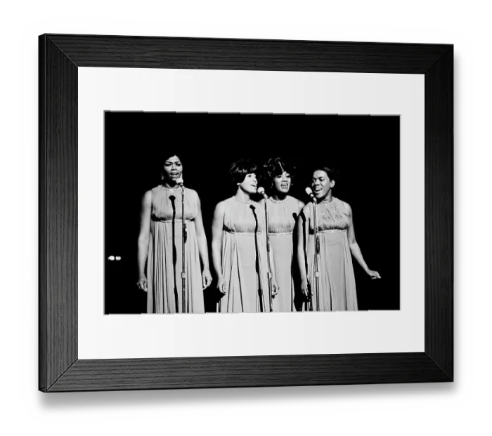 Framed Print : Aretha Franklin with The Sweet Inspirations, Live at The Philharmonic Hall Framed Print : Aretha Franklin with The Sweet Inspirations, Live at The Philharmonic Hall