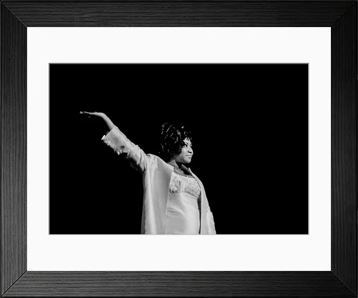 Framed Print : Aretha Franklin with The Sweet Inspirations, Live at The Philharmonic Hall Framed Print : Aretha Franklin with The Sweet Inspirations, Live at The Philharmonic Hall