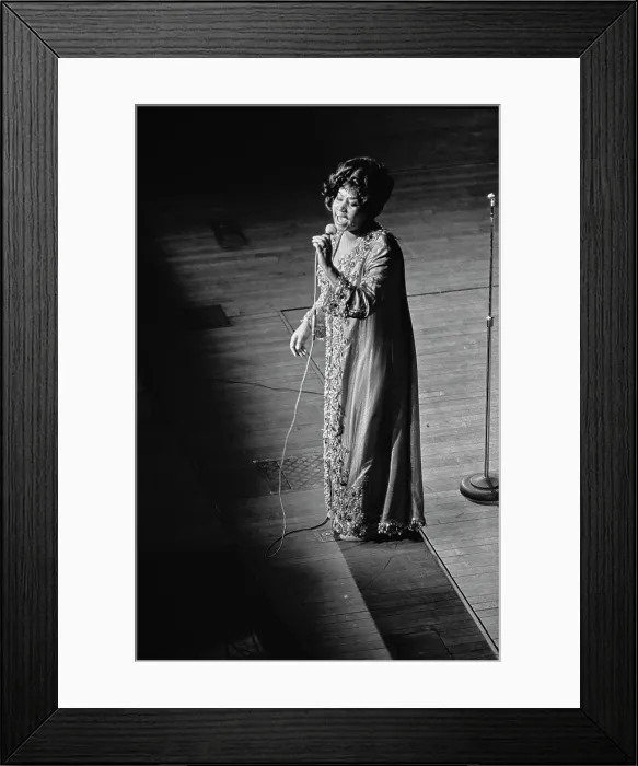Framed Print : Aretha Franklin with The Sweet Inspirations, Live at The Philharmonic Hall Framed Print : Aretha Franklin with The Sweet Inspirations, Live at The Philharmonic Hall