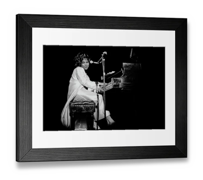 Framed Print : Aretha Franklin with The Sweet Inspirations, Live at The Philharmonic Hall Framed Print : Aretha Franklin with The Sweet Inspirations, Live at The Philharmonic Hall