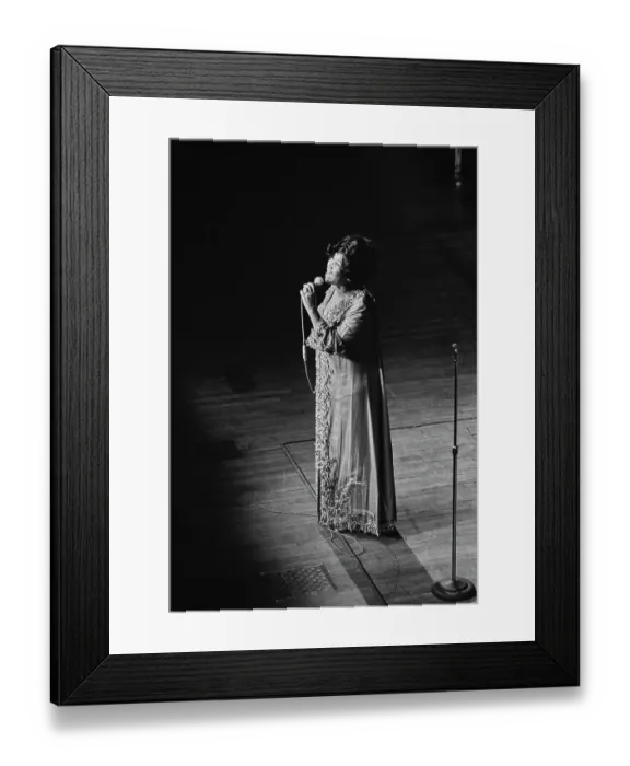 Framed Print : Aretha Franklin with The Sweet Inspirations, Live at The Philharmonic Hall Framed Print : Aretha Franklin with The Sweet Inspirations, Live at The Philharmonic Hall