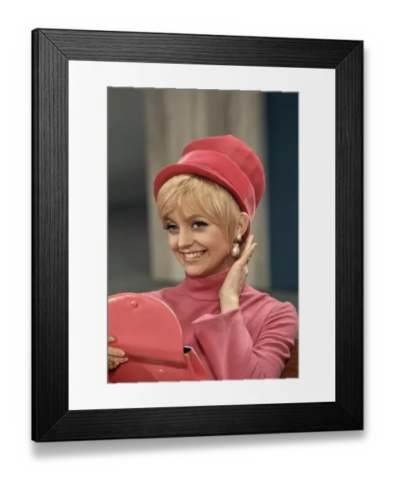 Framed Print : Goldie Hawn in Rowan & Martin's Laugh-In Framed Print : Goldie Hawn in Rowan & Martin's Laugh-In