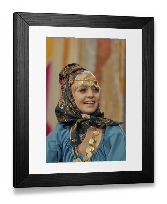 Framed Print : Goldie Hawn in Rowan & Martin's Laugh-In Framed Print : Goldie Hawn in Rowan & Martin's Laugh-In