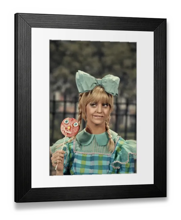 Framed Print : Goldie Hawn in Rowan & Martin's Laugh-In Framed Print : Goldie Hawn in Rowan & Martin's Laugh-In