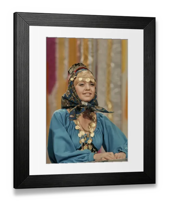 Framed Print : Goldie Hawn in Rowan & Martin's Laugh-In Framed Print : Goldie Hawn in Rowan & Martin's Laugh-In