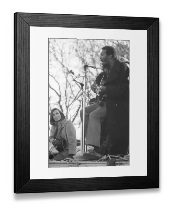 Framed Print : Photo of Richie Havens Framed Print : Photo of Richie Havens