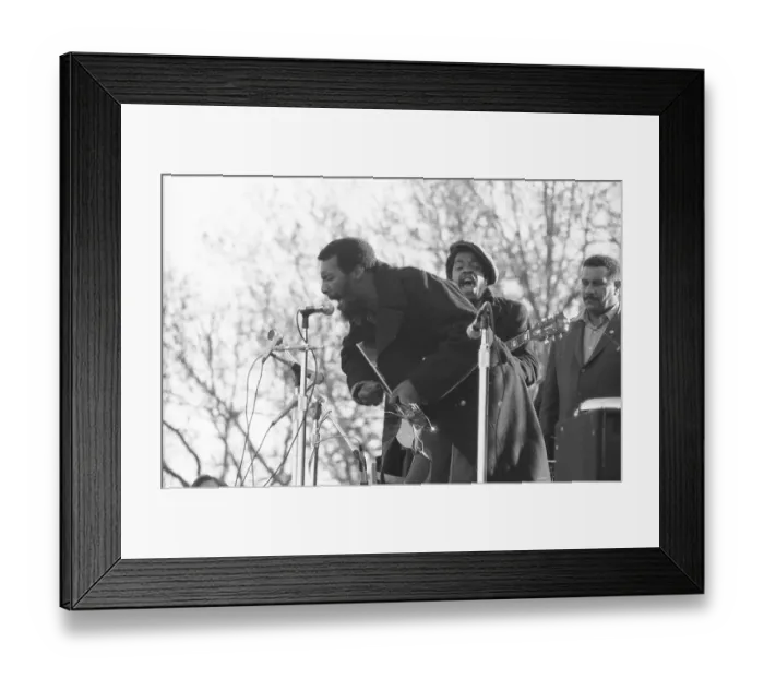 Framed Print : Photo of Richie Havens Framed Print : Photo of Richie Havens