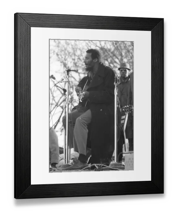 Framed Print : Photo of Richie Havens Framed Print : Photo of Richie Havens