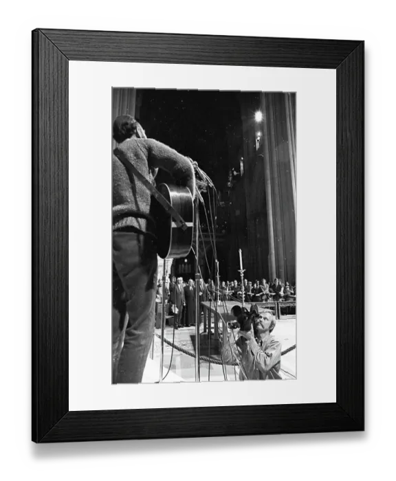 Framed Print : Photo of Pete Seeger Framed Print : Photo of Pete Seeger