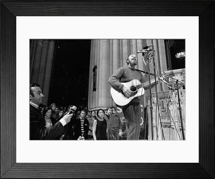 Framed Print : Photo of Pete Seeger Framed Print : Photo of Pete Seeger