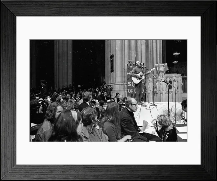 Framed Print : Photo of Pete Seeger Framed Print : Photo of Pete Seeger