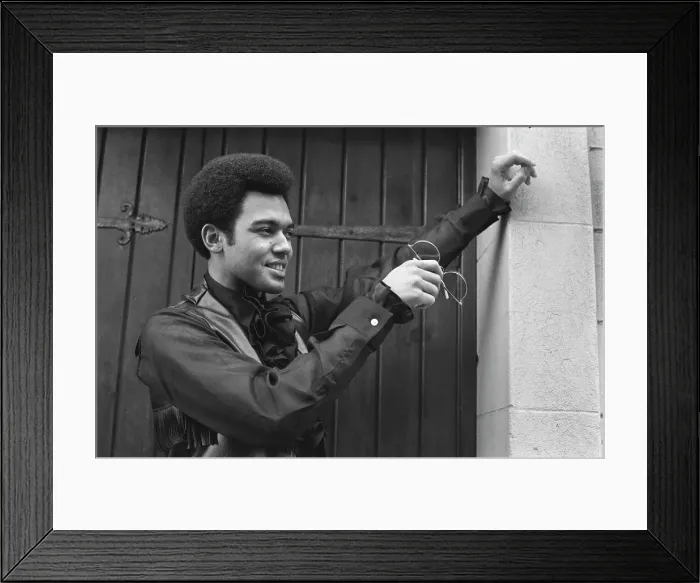 Framed Print : Robert Squirrel Lester Of The Chi-Lites Framed Print : Robert Squirrel Lester Of The Chi-Lites