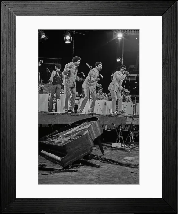 Framed Print : The Isley Brothers Play Yankee Stadium Framed Print : The Isley Brothers Play Yankee Stadium