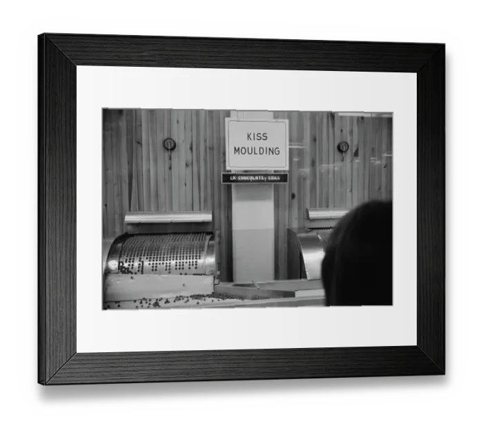 Framed Print : Kiss Moulding Framed Print : Kiss Moulding