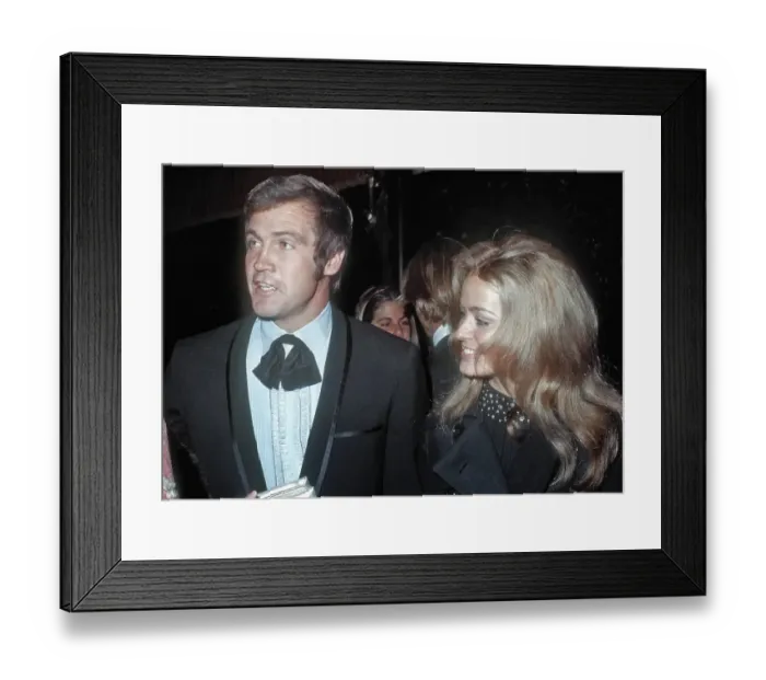 Framed Print : Farrah Fawcett And Lee Majors Framed Print : Farrah Fawcett And Lee Majors