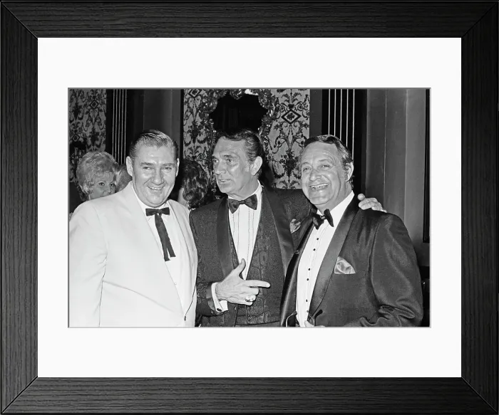 Framed Print : Eddie Cantor Lodge of B'nai B'rith Honours Jimmy Durante Framed Print : Eddie Cantor Lodge of B'nai B'rith Honours Jimmy Durante