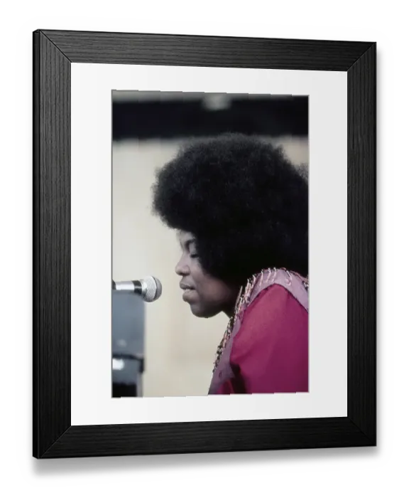 Framed Print : Roberta Flack At Newport Framed Print : Roberta Flack At Newport