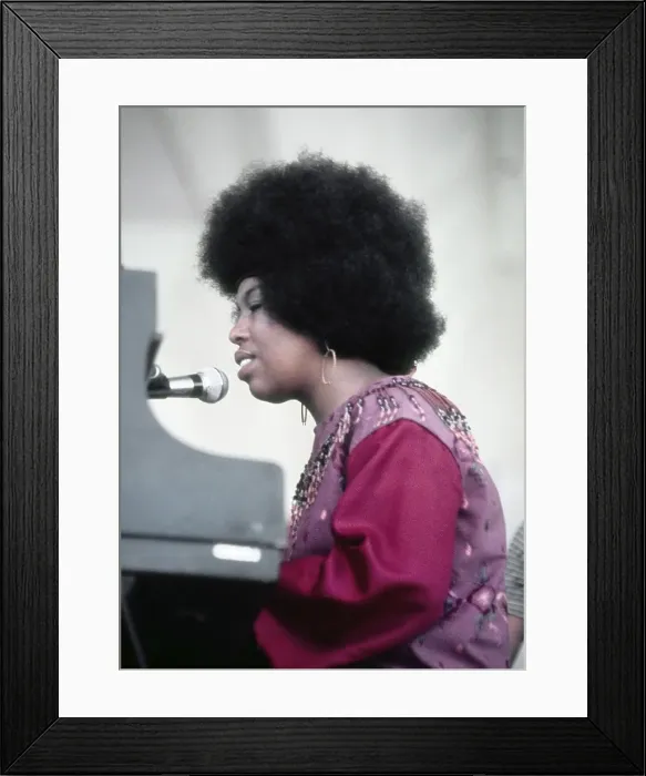 Framed Print : Roberta Flack At Newport Framed Print : Roberta Flack At Newport