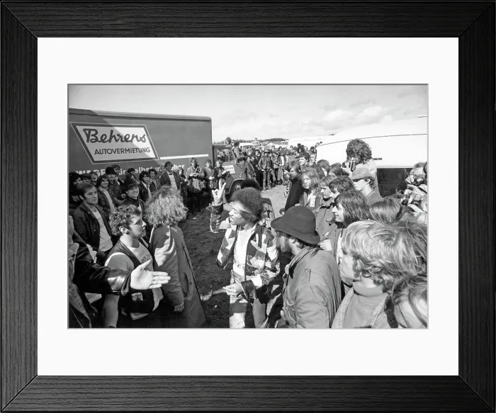 Framed Print : Jimi Hendrix Arrives At His Last Concert Framed Print : Jimi Hendrix Arrives At His Last Concert