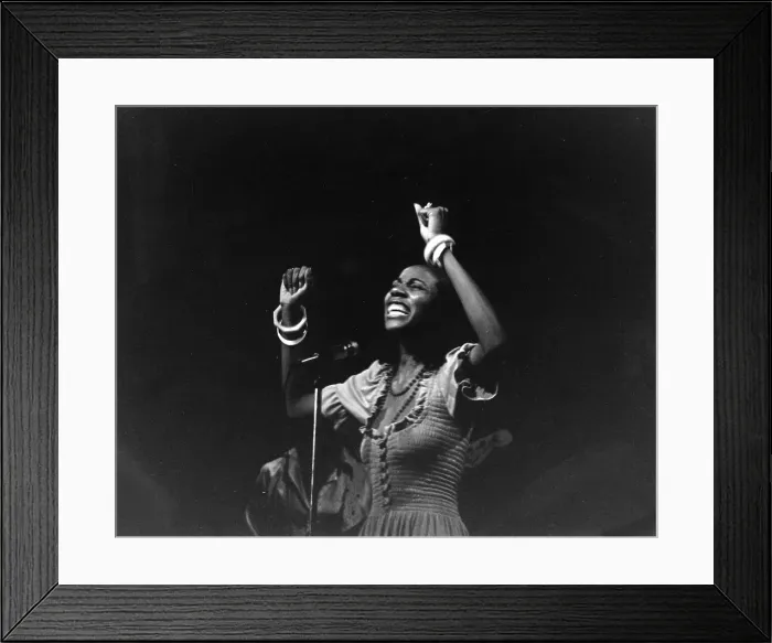 Framed Print : Syreeta Wright Performing Framed Print : Syreeta Wright Performing