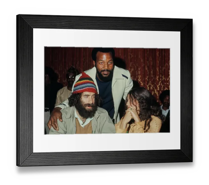 Framed Print : Elliott Gould, Jim Brown and Jennifer Bogart Framed Print : Elliott Gould, Jim Brown and Jennifer Bogart