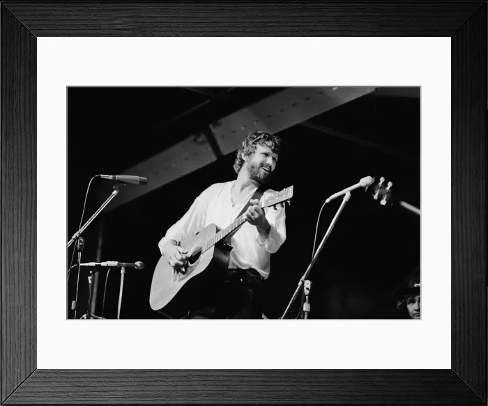 Framed Print : Kris Kristofferson Plays The Schaefer Music Festival Framed Print : Kris Kristofferson Plays The Schaefer Music Festival