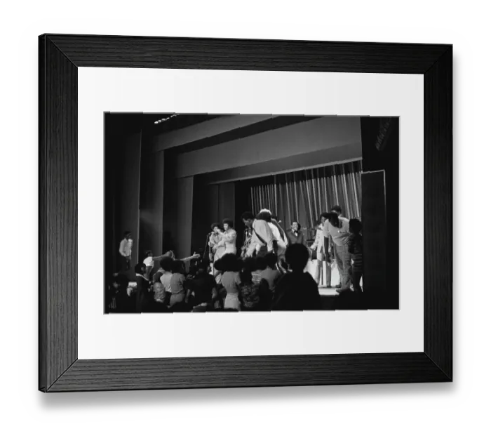 Framed Print : The Philosopher Of Soul Plays The Apollo