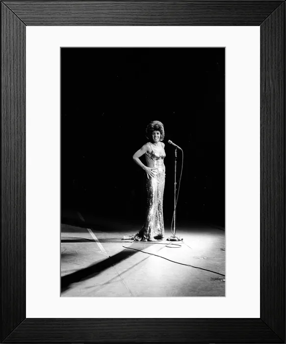 Framed Print : Photo of Shirley Bassey Framed Print : Photo of Shirley Bassey