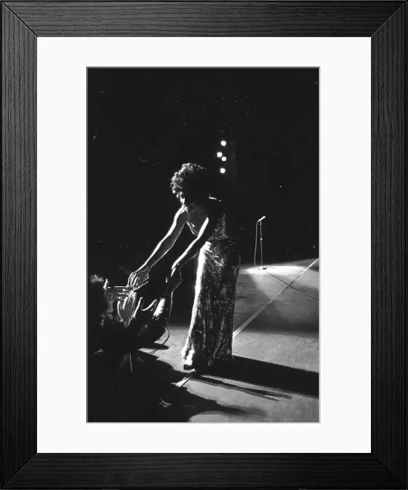 Framed Print : Photo of Shirley Bassey Framed Print : Photo of Shirley Bassey