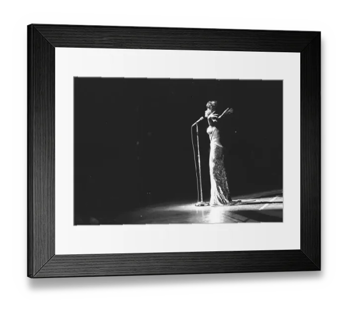 Framed Print : Photo of Shirley Bassey Framed Print : Photo of Shirley Bassey