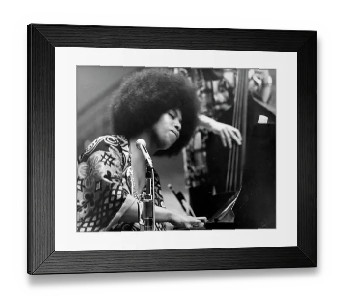 Framed Print : Roberta Flack Performs On Stage Framed Print : Roberta Flack Performs On Stage