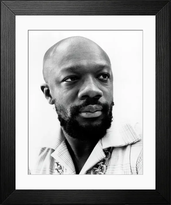 Framed Print : Portrait. 1972: Singer and composer Isaac Hayes poses for a portrait in 1972 Framed Print : Portrait. 1972: Singer and composer Isaac Hayes poses for a portrait in 1972