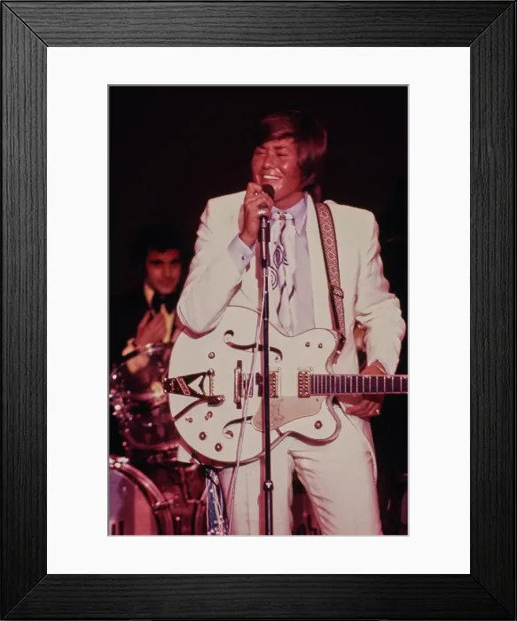 Framed Print : Wayne Newton Plays The Frontier On The Las Vegas Strip Framed Print : Wayne Newton Plays The Frontier On The Las Vegas Strip