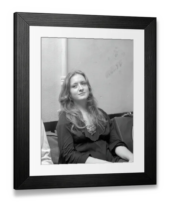 Framed Print : Photo of Bonnie Raitt Framed Print : Photo of Bonnie Raitt