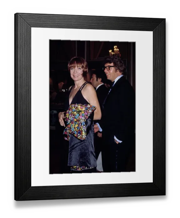 Framed Print : Shirley MacLaine & Pete Hamill Framed Print : Shirley MacLaine & Pete Hamill
