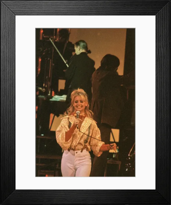 Framed Print : Goldie Hawn Plays Las Vegas Framed Print : Goldie Hawn Plays Las Vegas
