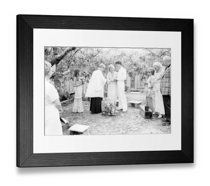 Framed Print : The Marriage Of Tony Perkins And Berry Berenson Framed Print : The Marriage Of Tony Perkins And Berry Berenson
