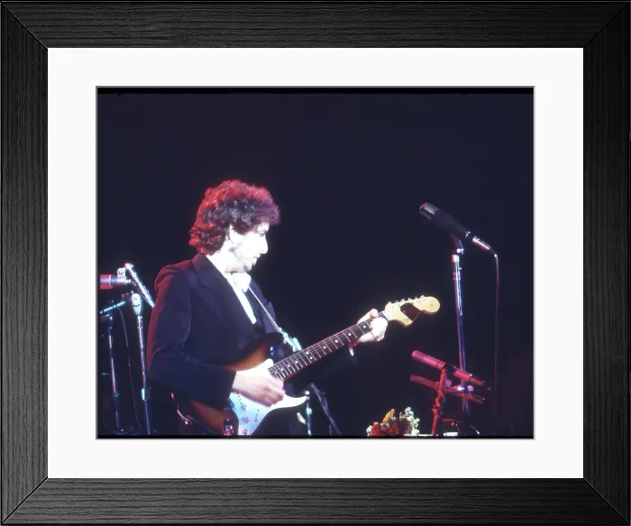 Framed Print : Bob Dylan Performs Framed Print : Bob Dylan Performs
