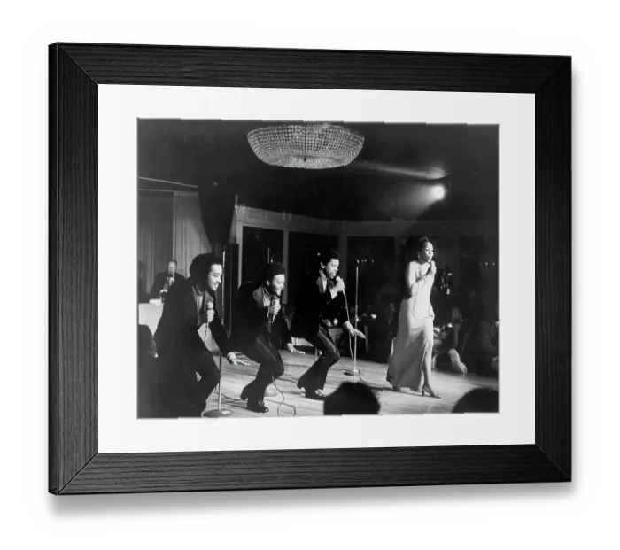 Framed Print : Gladys Knight & The Pips Performing Framed Print : Gladys Knight & The Pips Performing