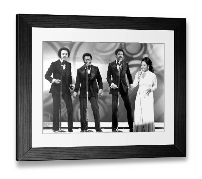 Framed Print : Gladys Knight & The Pips Performing Framed Print : Gladys Knight & The Pips Performing