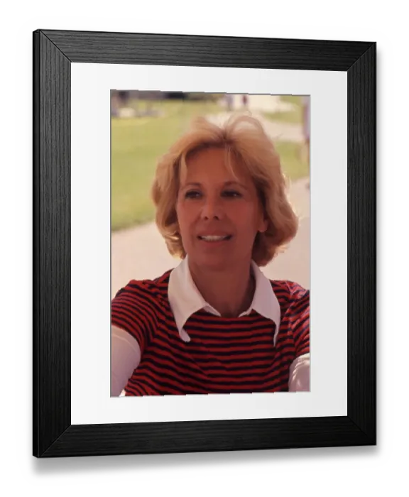 Framed Print : Dinah Shore on the Golf Course Framed Print : Dinah Shore on the Golf Course